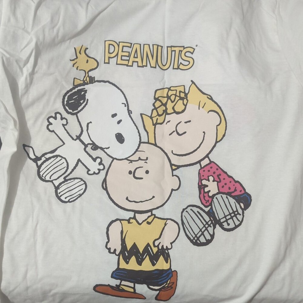 Peanuts tee